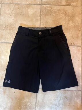 Under Armour Boys Black Athletic/Golf Shorts size Youth Medium